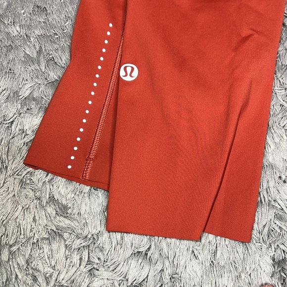 Lululemon Cropped Leggings W/Side Pockets Size 6 - Picture 8 of 9